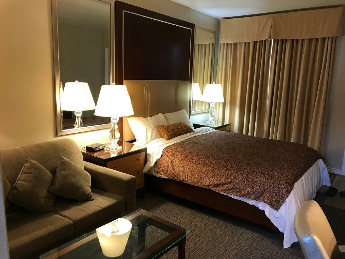 Cardinal Court Motel Сент-Томас Экстерьер фото