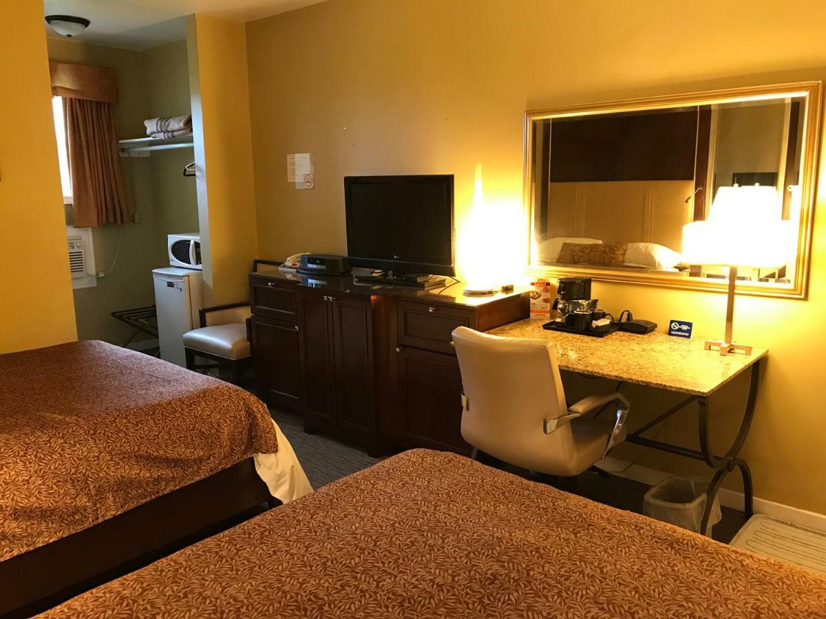 Cardinal Court Motel Сент-Томас Экстерьер фото