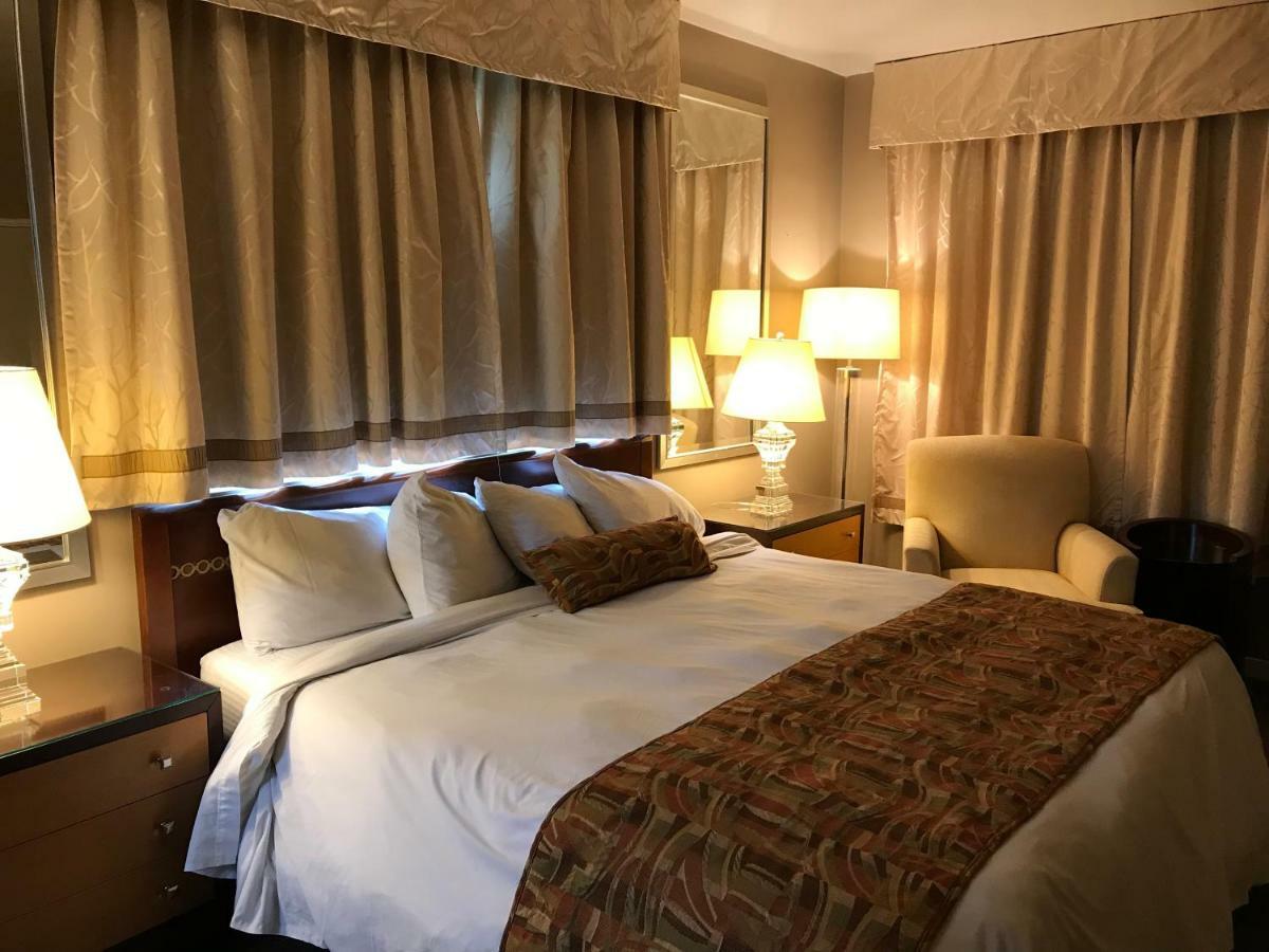 Cardinal Court Motel Сент-Томас Экстерьер фото