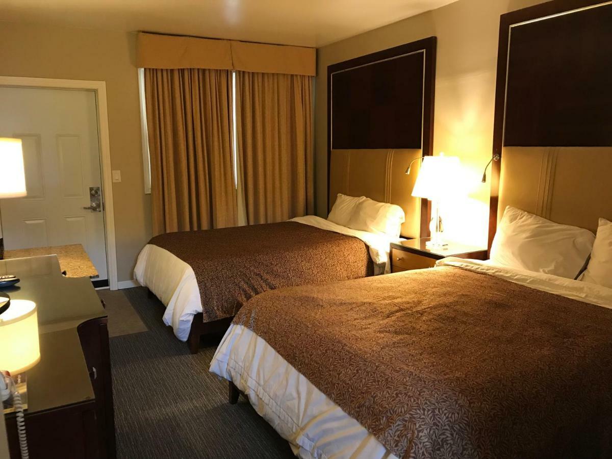 Cardinal Court Motel Сент-Томас Экстерьер фото